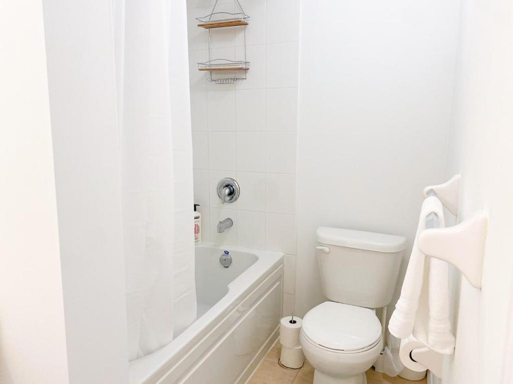 Elegant Rooms In Shared Townhouse Next To Beach Whitby Exterior photo