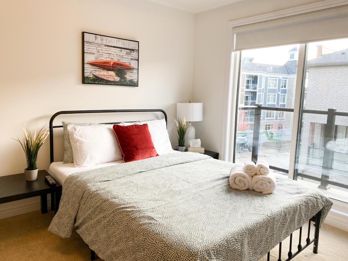 Elegant Rooms In Shared Townhouse Next To Beach Whitby Exterior photo